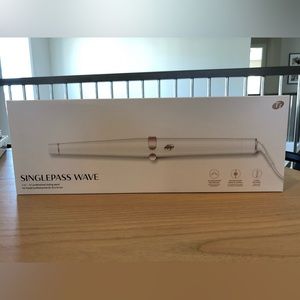 T3 Singlepass Wave 1 1/4” - 3-4” professional styling wand (NEW)